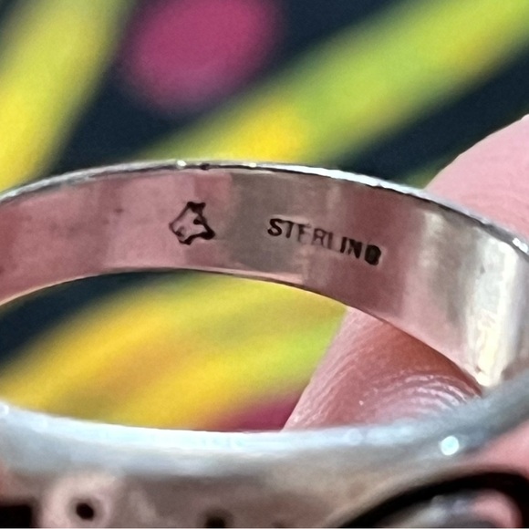 VTG First Nations Artist Signed Mother of Pearl Inlaid Sterling Silver Ring - Picture 6 of 6